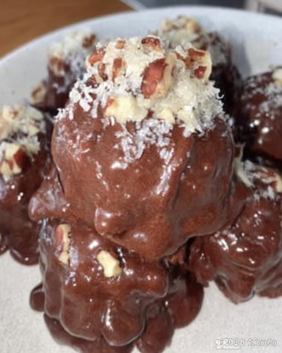 Cake Balls 14 Platter of finished cake balls with white chocolate drizzle