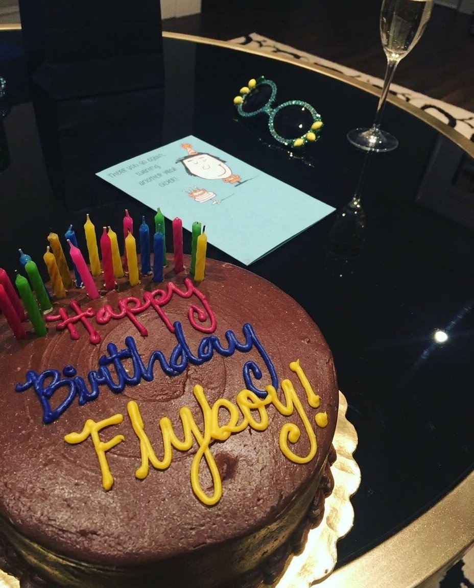 Frank Ocean Cake 12 Ingredients for the Frank Ocean cake including gelatin, blue food gel, and graham crackers